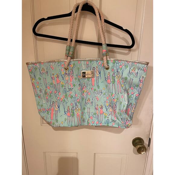Lilly Pulitzer Handbags - Lilly Pulitzer GUC-Pop Blue Beach Tote